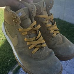 Mens Size 9 Nike Hoodland Haystack Suede Leather Boots Wheat/White  