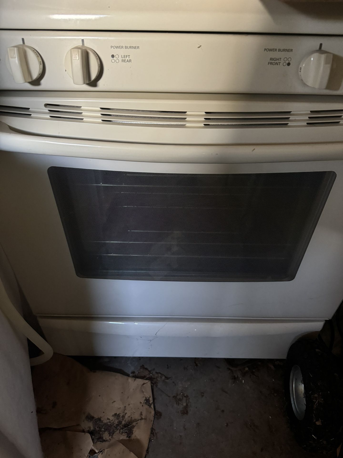 Stove And Dishwasher 