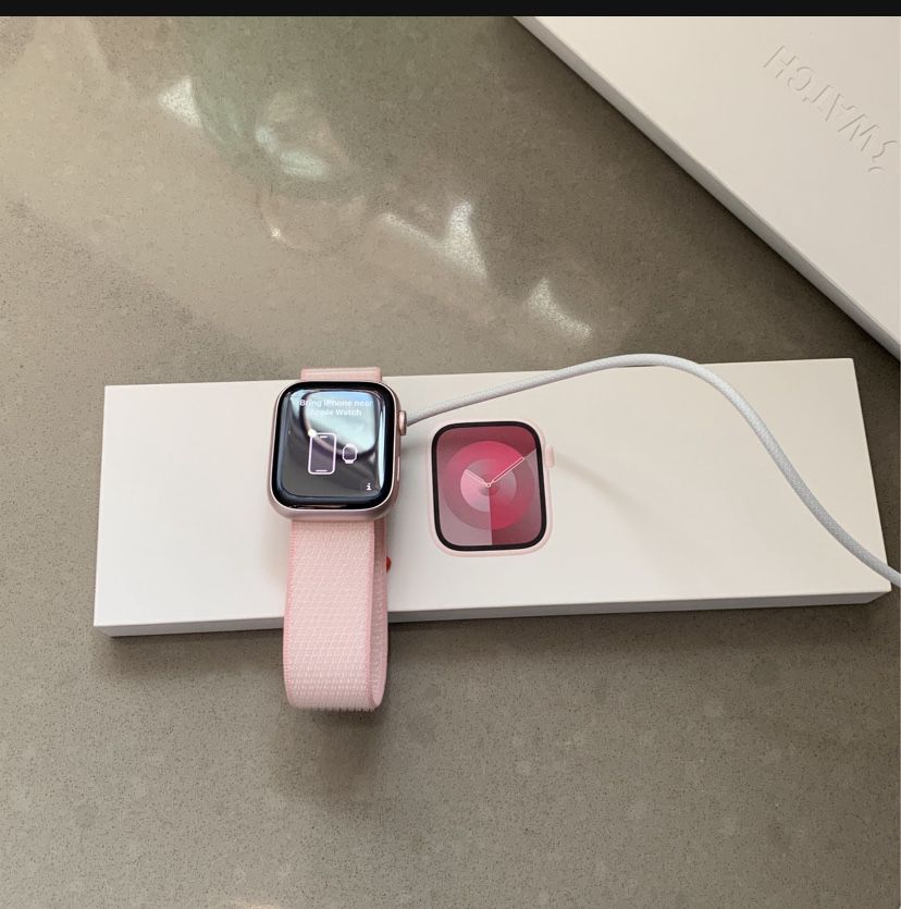 Apple Watch pink 45MM series 9