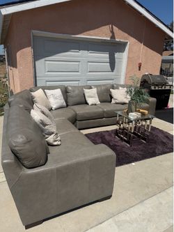 Sectional couch