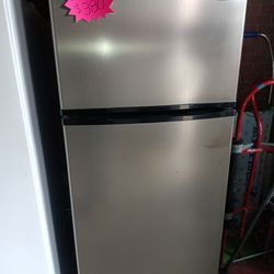 Whirlpool stainless steel top and bottom refrigerator