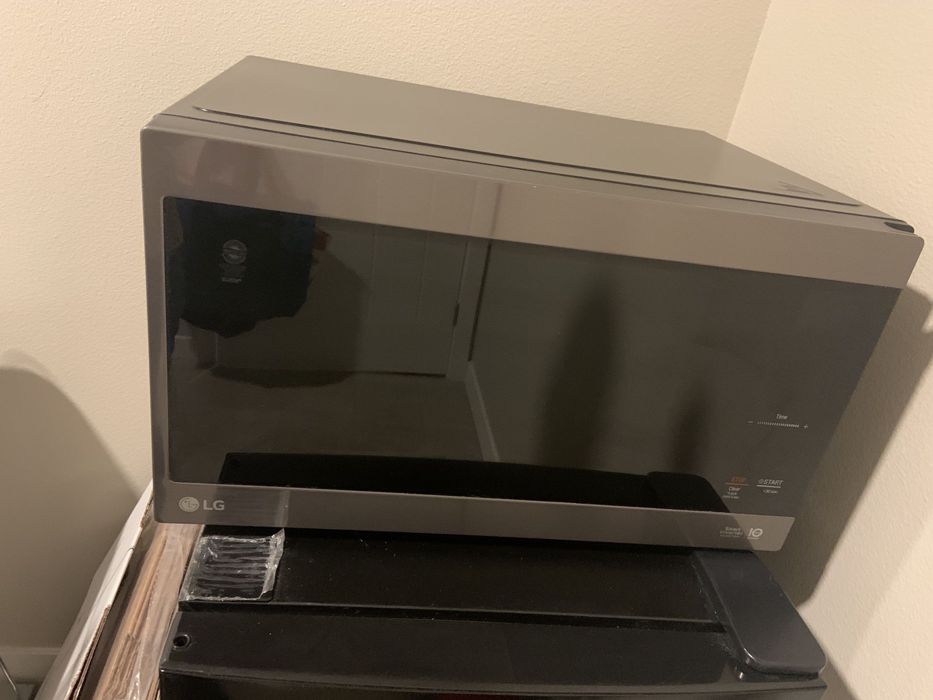 LG - NeoChef 1.5 Cu. Ft. Countertop Microwave - Black Stainless Steel