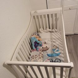 FREE BABY  CRIB  NO HARDWARE JUST FOR TODAY