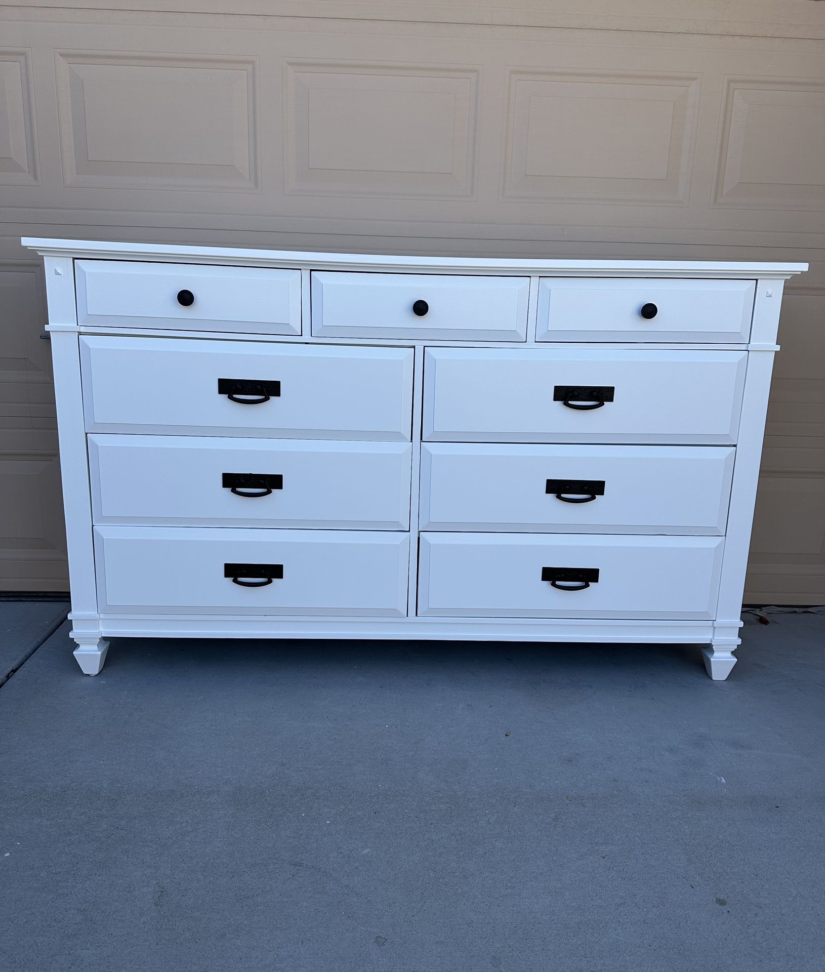 Dresser White 9-Drawers 