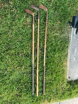 └➤➤➤Right-Handed | Three (3) Vintage Wooden Golf Clubs -
