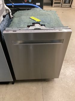Midea 24 in Top Control Built-in Dishwasher with Third Rack in Stainless Steel New Scratch and Dent