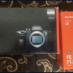 Sony A7R iii E- Mount + Sony Lens FE 20mm F 1.8 + Extra Accessories  