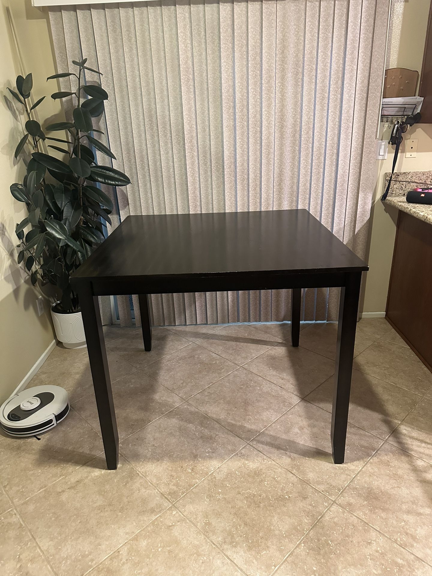 Dining Table With 4 Chairs Great Condition 