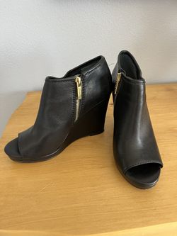 BCBG Peek Toe Booties Size 6 1/5 