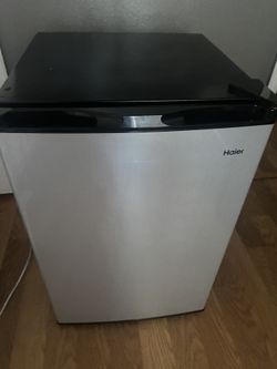 Haier 2.7 Cu Ft Compact Refrigerator, Virtual Steel