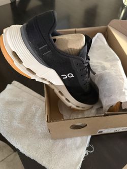 Woman Size 9 1/2 Mens 7 1/2