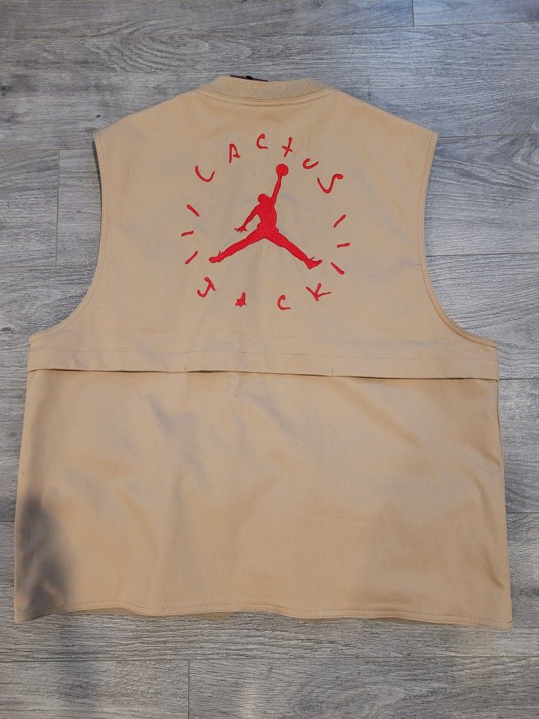 Jordan x Travis Scott 'Cactus Jack' Vest - www.disolcolor.com