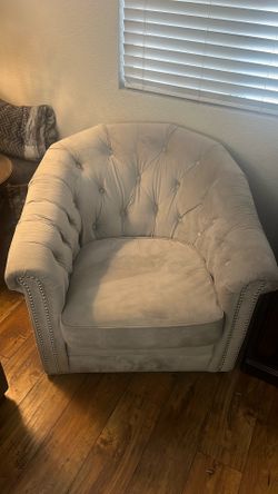 Tuffed barrel chair