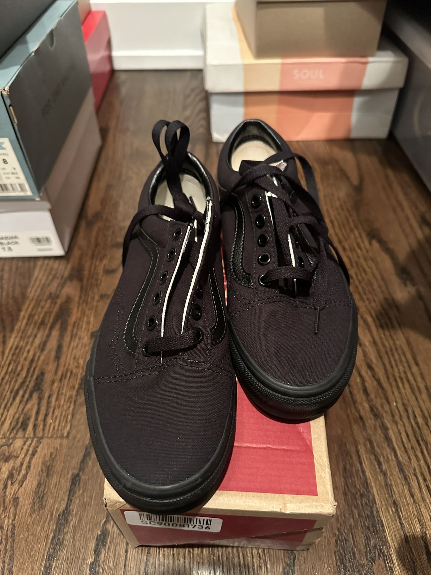 WOMEN VANS OLD SKOOL SIZE 6.5M