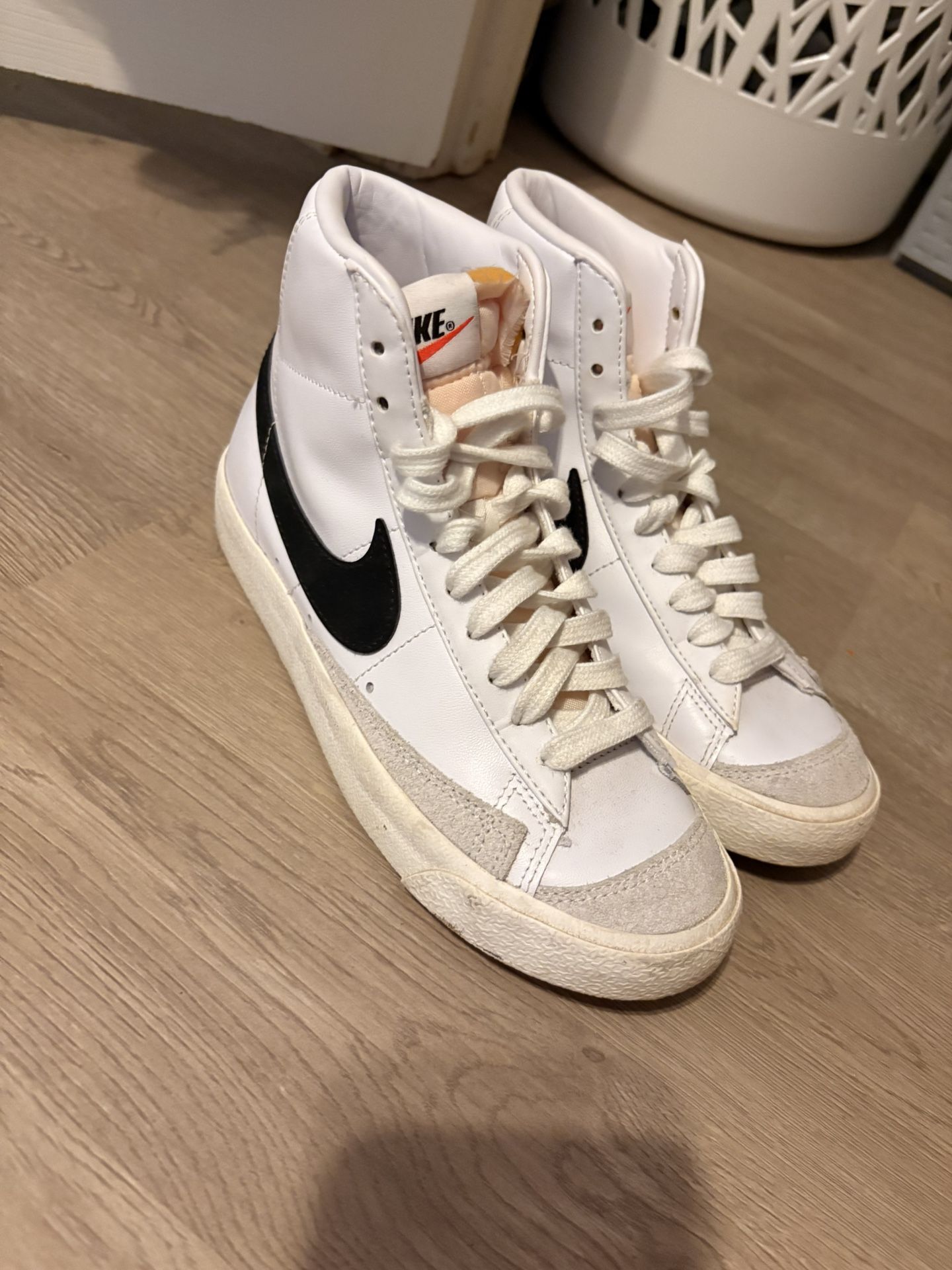 NIKE Blazer Mid '77 Womens Shoes