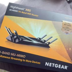 Nighthawk ,  AC4000 Tri-band WIFI Router