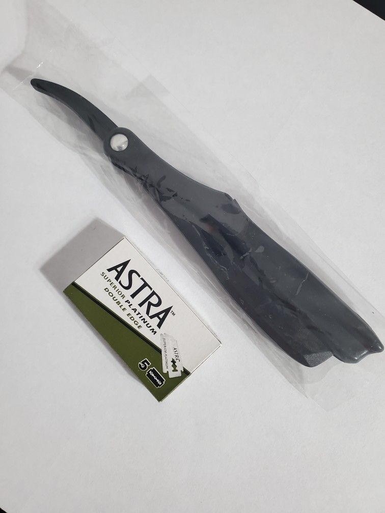 New Featherweight Straight Razor With Blades