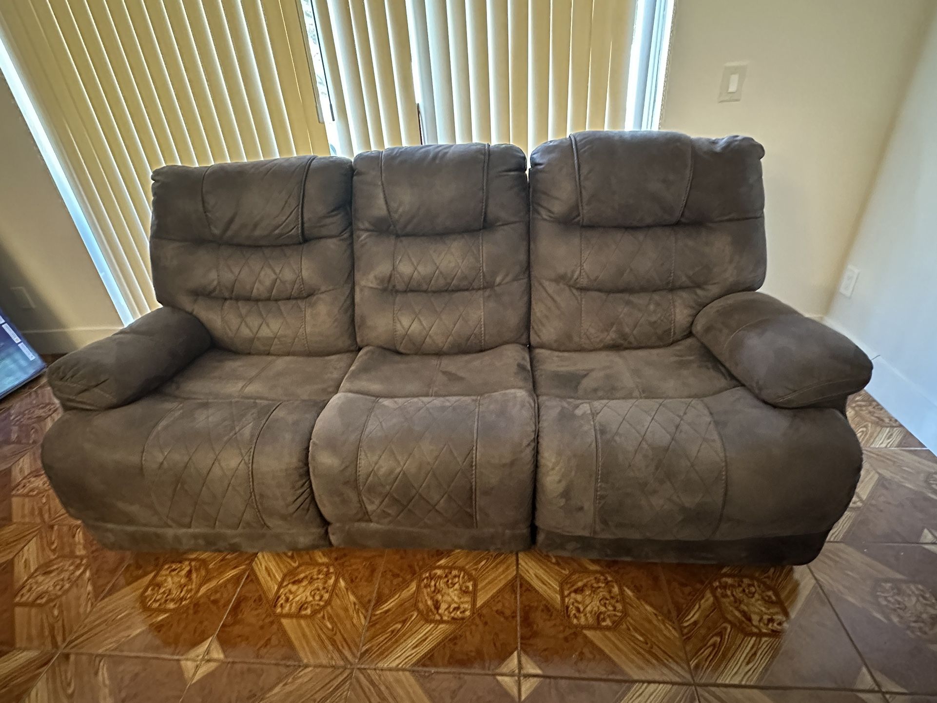 LIKE NEW RECLINER SOFA OFFERS WELCOME