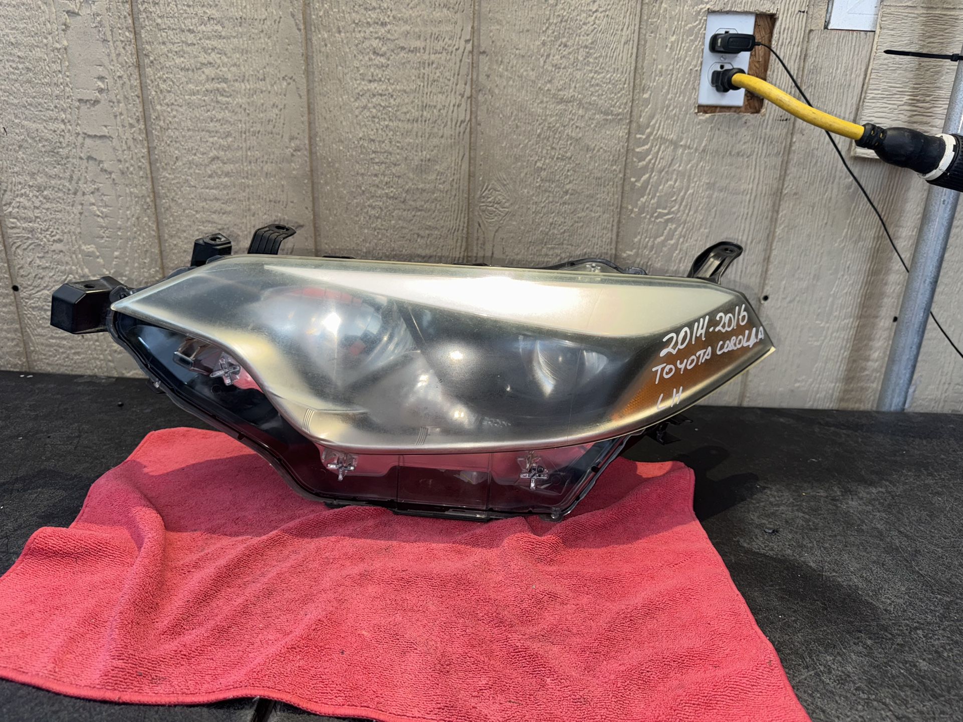 2014 2015 2016 TOYOTA COROLLA LEFT SIDE HEADLIGHT OEM USED