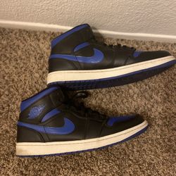 Hyper Royal Jordan 1 Mid Size 12