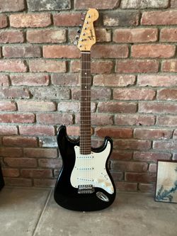 Guitar Fender Squire Strat Affinity CY 1998 (Made in China)(Cleaned Up W/New Strings)(Ready to Play)(Very Good Condition)