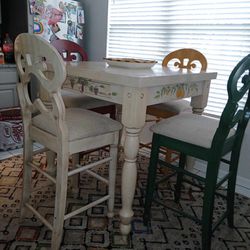 Nice Solid Wood Table With 4 Chairs 