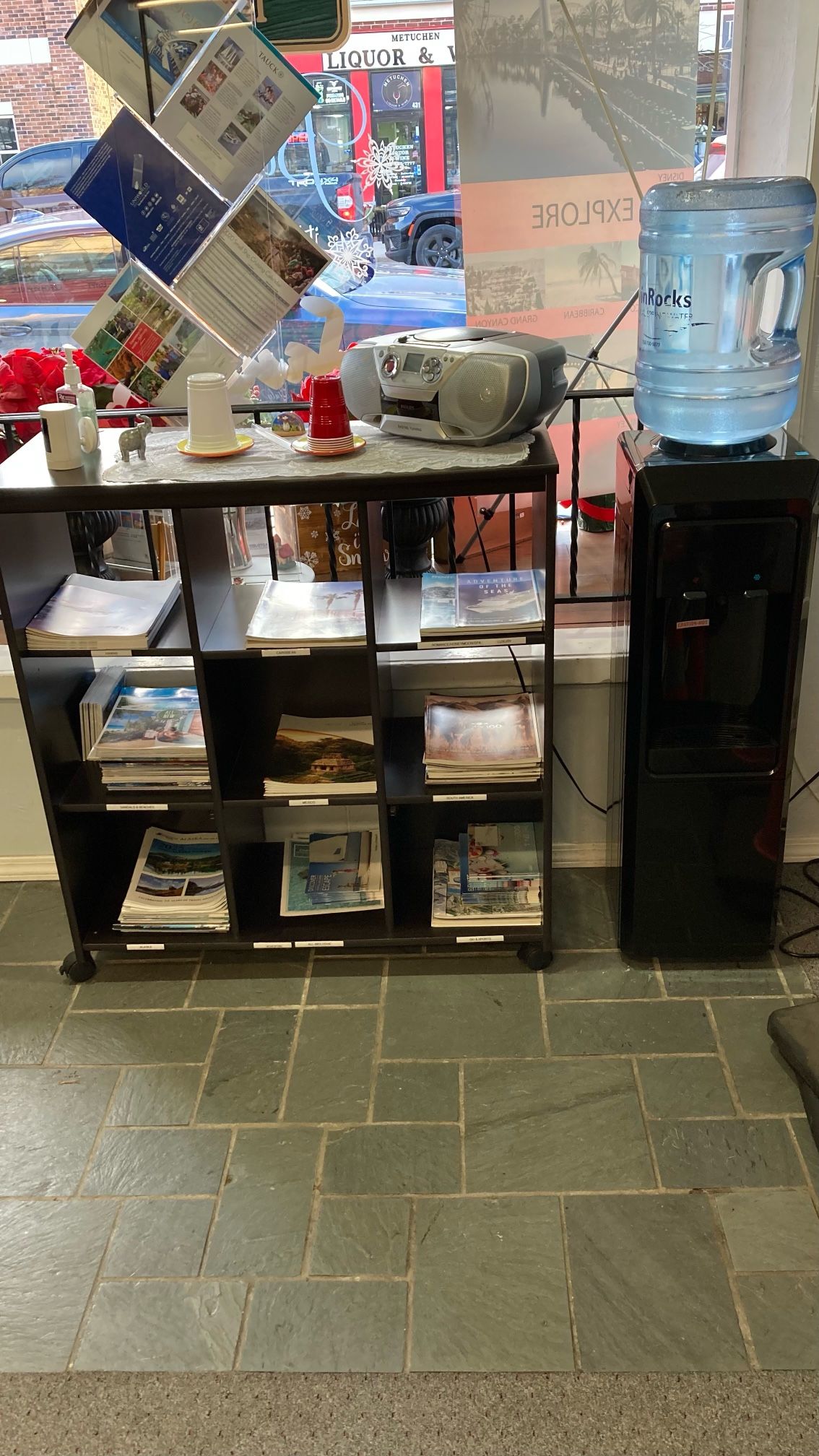 2 Shelves