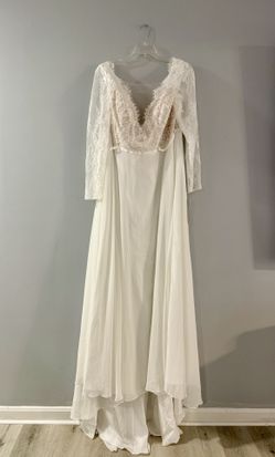 David’s Bridal Long Sleeve Plunge Lace Chiffon Wedding Dress-New