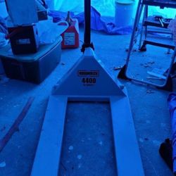 Roughneck 4400 Pallet Jack
