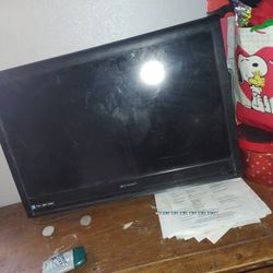 Emerson 32" TV No Stand Or Remote Works Great