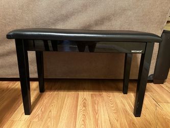 Piano chair