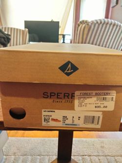 Men's 9.5.  Sperry leather boat shoes brand new in box