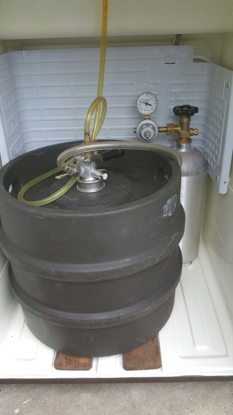 Kenmore kegerator with CO2 full tank and beer keg for Sale in Columbus