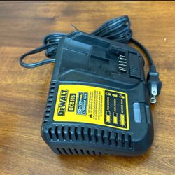 DEWALT 20V MAX* Charger (DCB115)