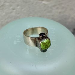 Vintage Sterling Silver, Gaspeite & Amethyst Southwestern Ring: Size 6