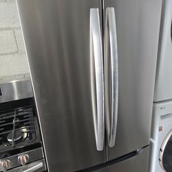 Frigidaire Refrigerator 30 Inch 