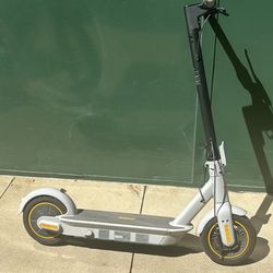 Segway Ninebot MAX Electric Kick Scooter, Max Speed 18.6 MPH, Long-range Battery, Foldable and Portablee