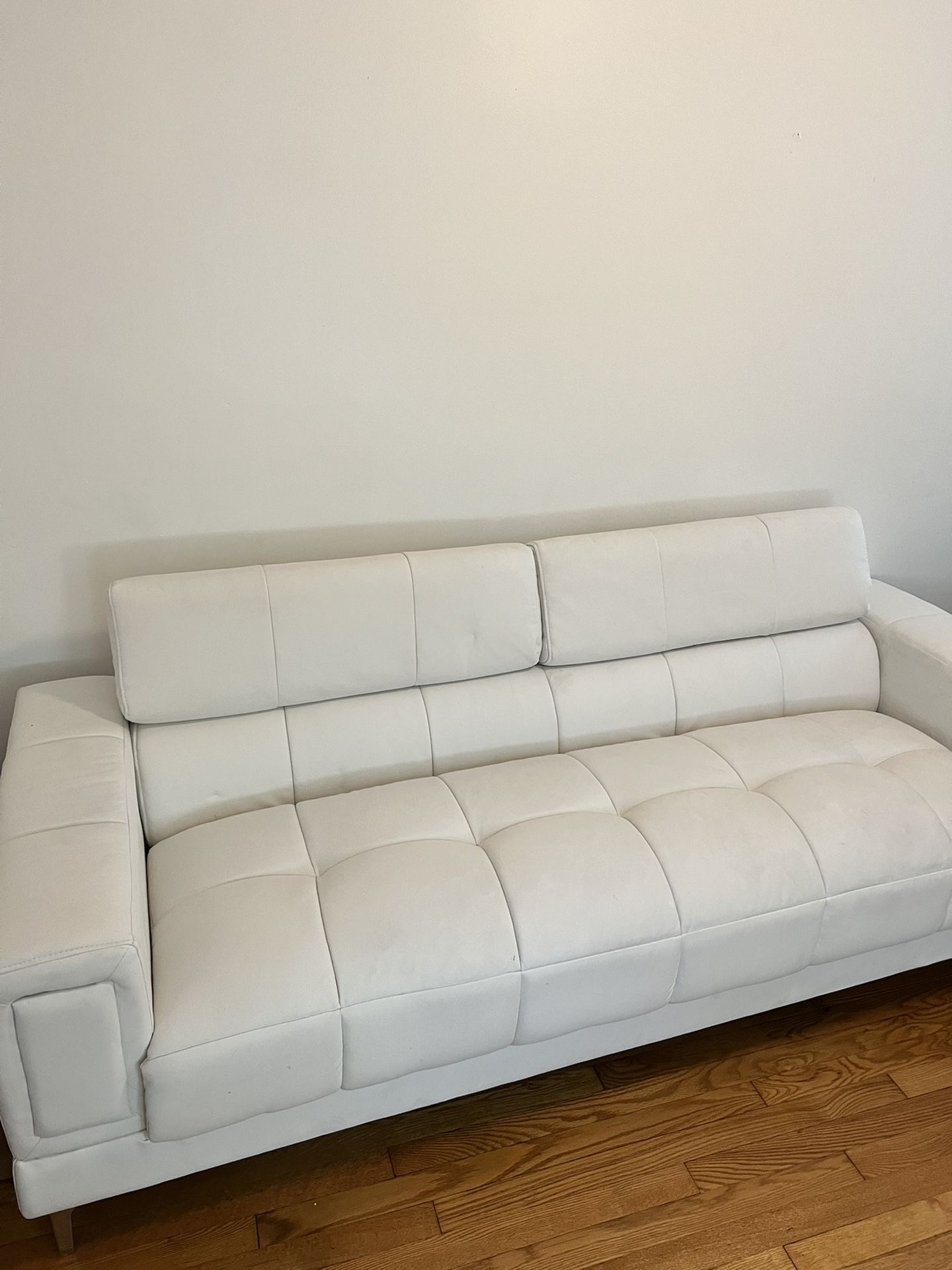 Sofa With Adjustable Headrest 