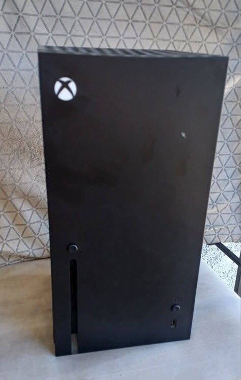Xbox Series X Mini Fridge