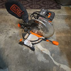 Miter saw black and decker