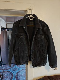 Medium Levis Sherpa Lined Jean Jacket $55 Obo