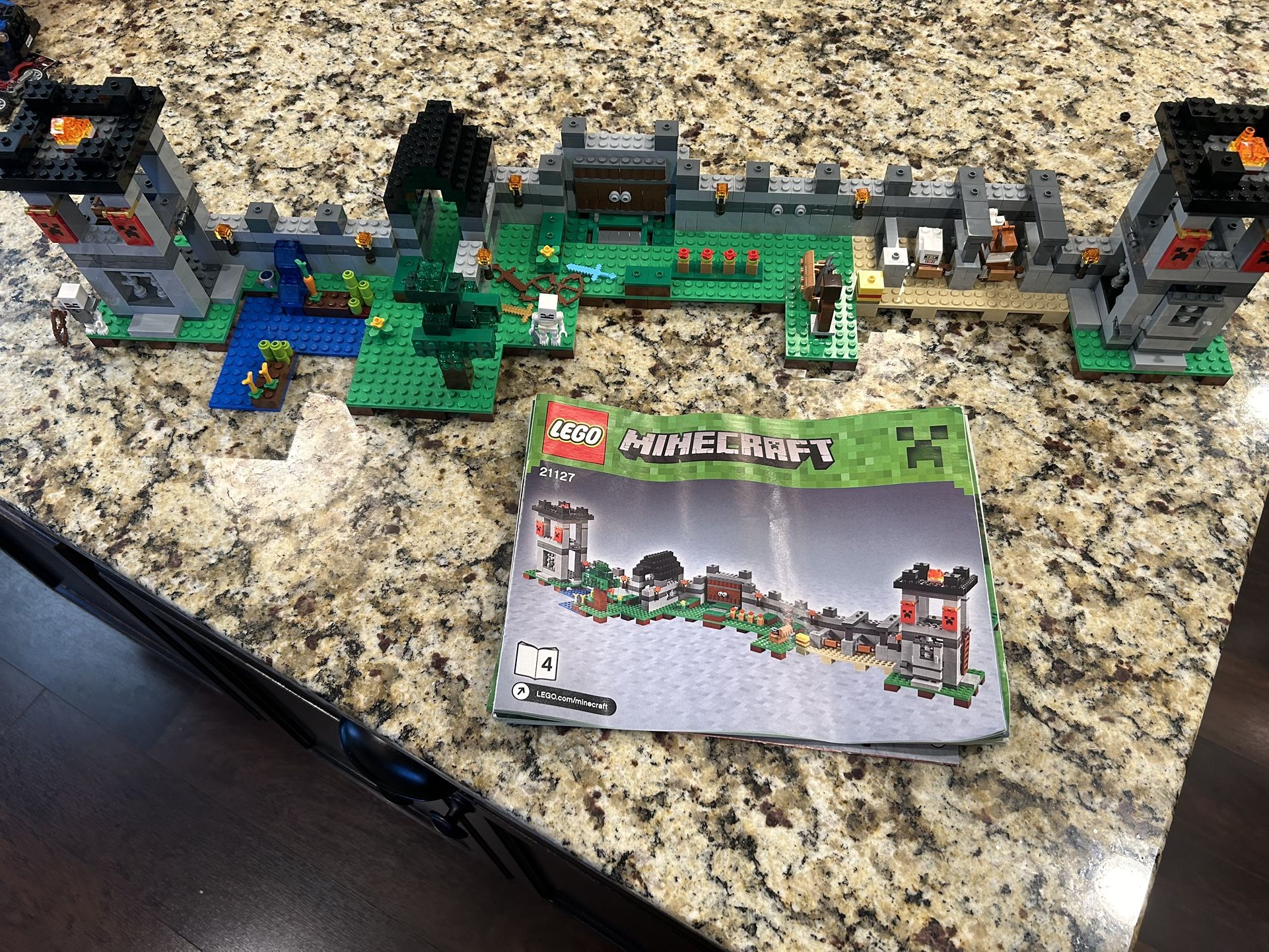 Lego Minecraft 21127 (Retired)