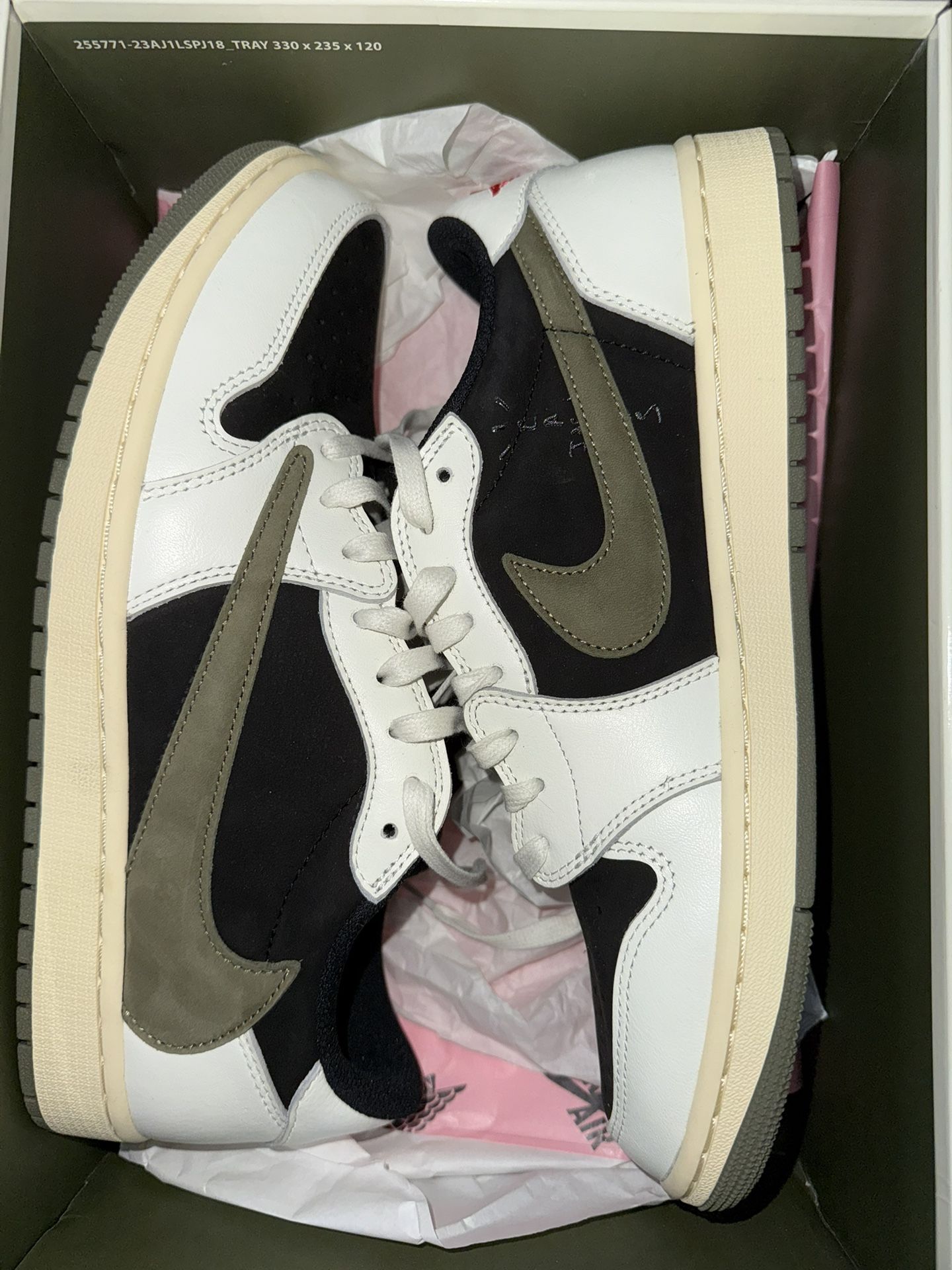 Travis’s Scott Olive Jordan 1’s