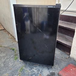 Mini-fridge 