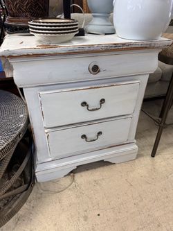 White Distressed Wood Nightstand with Drawers