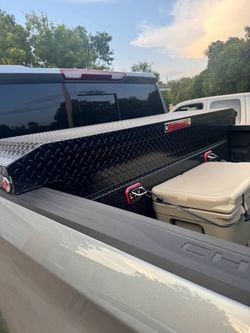 Truck tool box