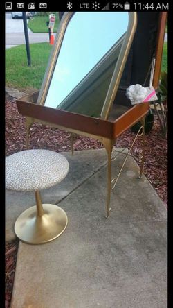 Vintage Suitcase Vanity