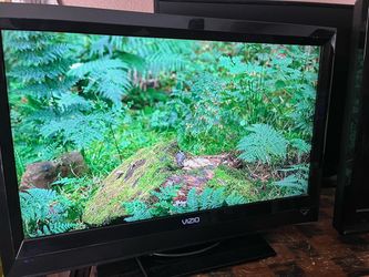 VIZIO 32” LCD TV (NOT SMART)