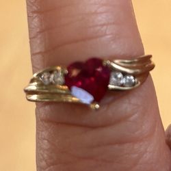 10k Solid Gold With Ruby And 4 Diamonds Assents Ring 1.9g.