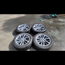 2018 Toyota Highlander · XLE Sport Utility 4D